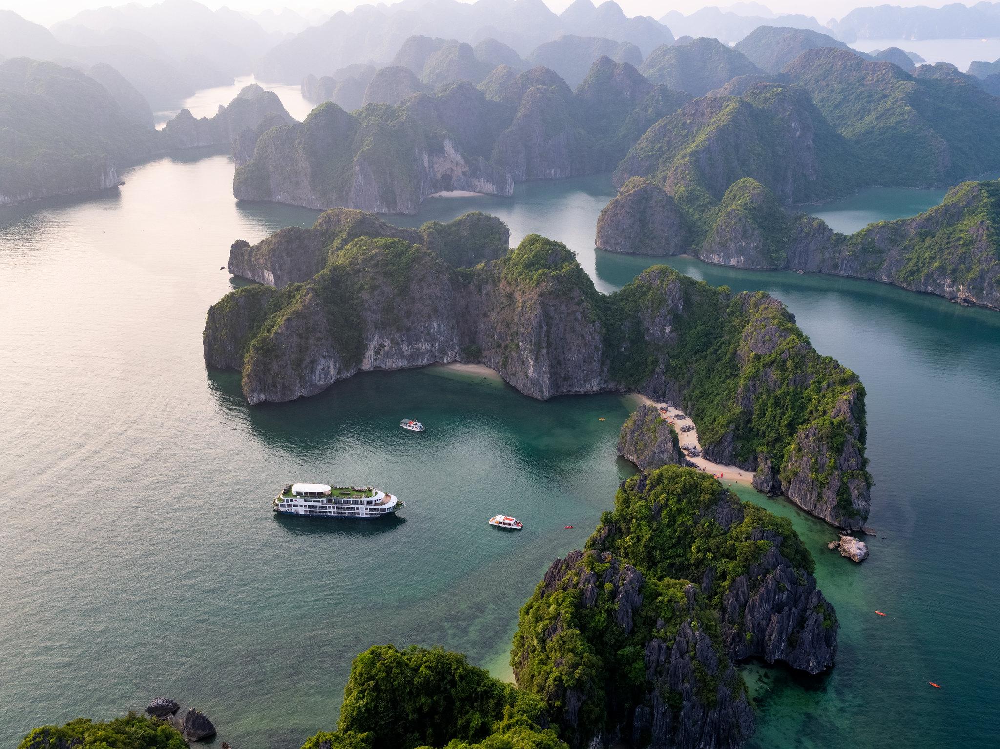 Ha Long- Lan Ha Bay 2 days 1 nights 4 stars cruise